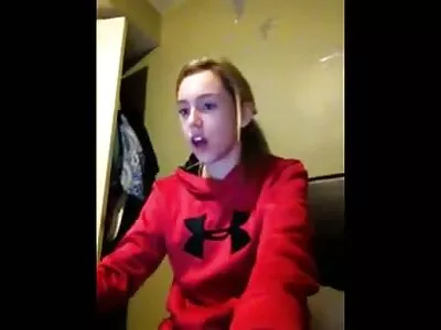 Младата палава мулатка Мая Бижу се забавлява на голям петел порно старо на масажисти