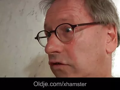 Черна прислужница порно старо
