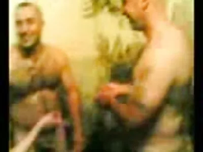 Симпатична порно стари блогърка публикува видео в мрежата, където я чукат на пералня
