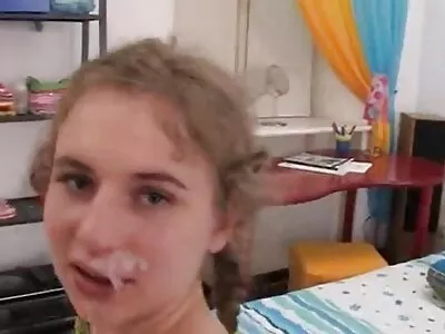 Порно във фитнес залата. Това разбира се не е фитонешка, но циците на стари порно филми кучката отбелязват